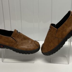 men’s leather shoes with flexible sole and soft surface